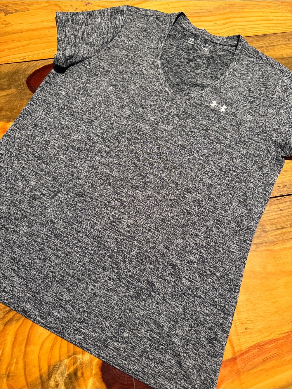 Under Armour Women’s Gray Heather Black V-Neck Loose Performance Tee Heat Gear